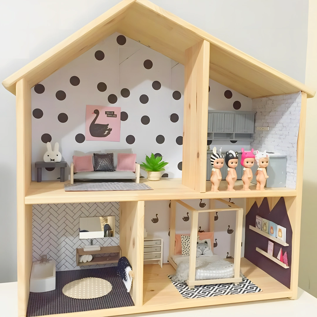 Деревянный кукольный домик с мебелью и игрушками