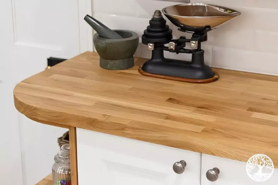 Кухонная столешница из дубового мебельного щита